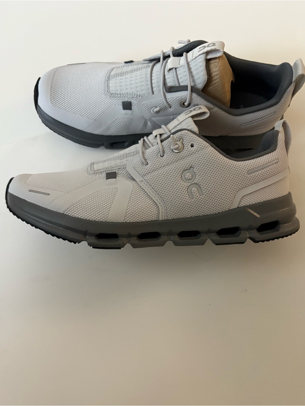 On Cloud Sky Shoes // Youth Size 6 - Picture 4 of 6